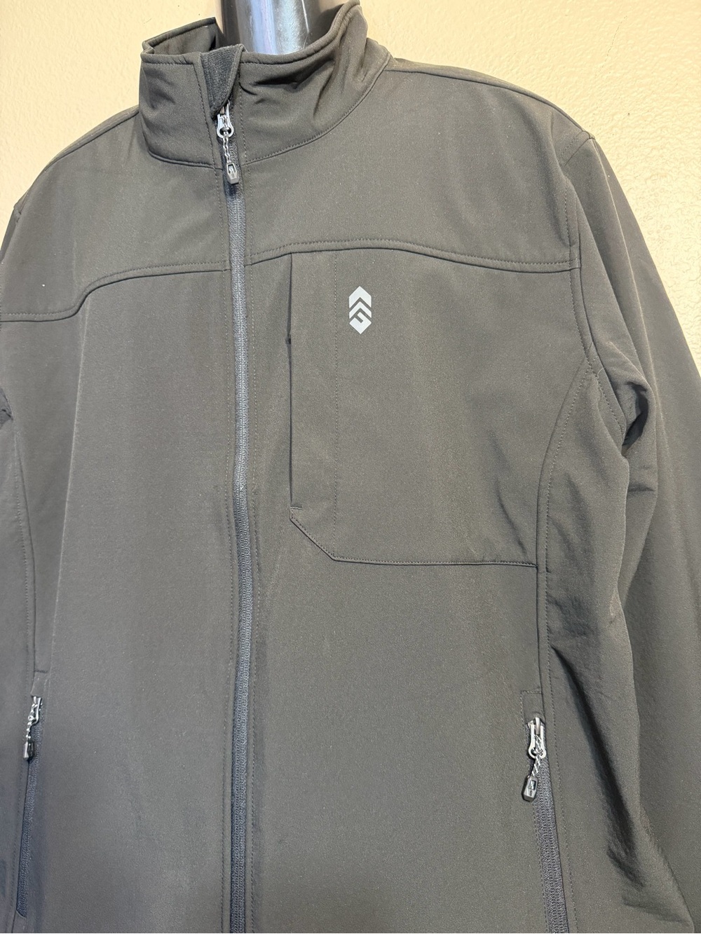 Free Country Black Lightweight Softshell Jacket - Picture 3 of 10